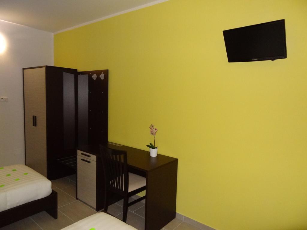 Affittacamere Rooms Di Matteo San Paolo di Iesi Экстерьер фото